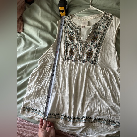 Knox Rose Fashion Embroidered Tank - Picture 9 of 9